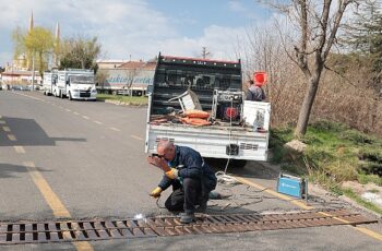 Nevşehir Belediyesi, Belediye Başkanı Rasim Arı tarafından &apos;Temiz Şehir Nevşehir' sloganıyla başlatılan mahallelerdeki temizlik ve hizmet seferberliğini sürdürüyor