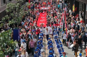 Osmangazi, çocuklarla şenlendi Cumhuriyet Caddesi'ndeki 23 Nisan programında büyük coşku yaşandı