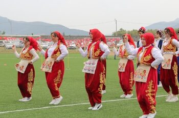 19 Mayıs Atatürk’ü Anma Gençlik ve Spor Bayramı sebebiyle İznik İlçe Stadyumunda kutlama töreni gerçekleştirildi