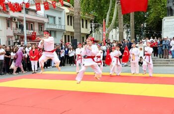 19 Mayıs Atatürk’ü Anma, Gençlik ve Spor Bayramı’nın 105. Yıl dönümü, 19 Mayıs 2024 Pazar günü Malkara’da düzenlenen tören ve etkinlikler ile coşkuyla kutlandı