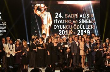 25. Sadri Alışık Tiyatro & Sinema Oyuncu Ödülleri Adayları Açıklandı