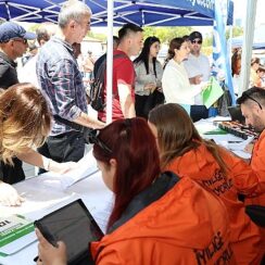 3. Uluslararası Konya Yarı Maratonu İçin Kit Dağıtımı Yapılıyor