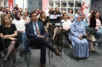 Aile hekimleri önce söyleşi yaptı, sonra tarihte yolculuğa çıktı