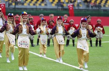 Aliağa’da Coşkulu 19 Mayıs Kutlaması