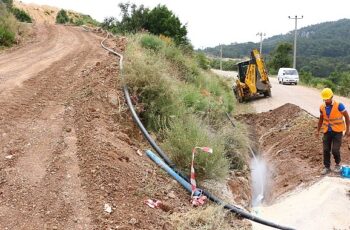 ASAT Kumluca’nın kırsal mahallelerinde içme suyu hatlarını yeniliyor