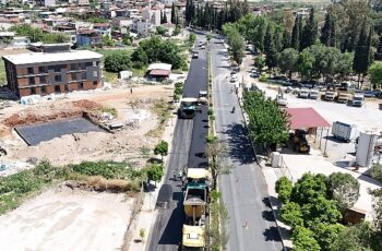 Aydın Büyükşehir Belediyesi, kent genelinde vatandaşlar için daha güvenli ve konforlu yollar oluşturmaya devam ediyor