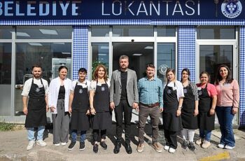 Başkan Duman “askıda yemek” uygulamasıyla dayanışmayı büyütüyor