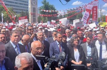 Başkan Tugay CHP’nin ‘Büyük Emekli Mitingi’ne katıldı