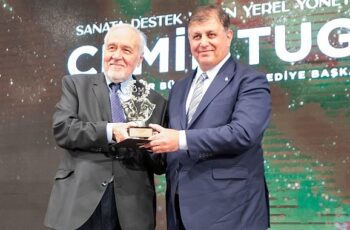 Başkan Tugay’a “Sanata Destek” Ödülü