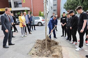 Bayrampaşa’daki okullarda bahar temizliği ve bakım çalışması