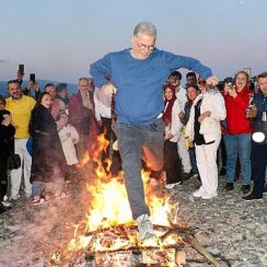 Birlik ve beraberlik duygularını artıran, baharın gelişini müjdeleyen Hıdırellez, Mudanya'da coşkuyla kutlandı