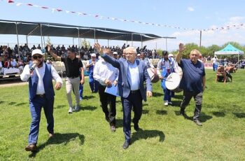 Burhaniye Belediyesi’nin düzenlediği ve bu yıl 8. kez gerçekleştirilecek olan Burhaniye Kızıklı Yağlı Pehlivan Güreşleri için geri sayım başladı