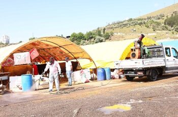 Çankaya Belediyesi Yeşilkent Mahallesine (Mühye) kurduğu kurban satış ve kesim alanında, kurban satıcıları ve ibadetini yapacak vatandaşlar için hazırlıklarını tamamladı