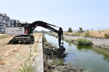 Çiğli’de Detaylı Çevre Temizliği Sürüyor