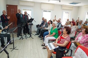 Çınarlar saz çaldı, Başkan Işık türkü söyledi