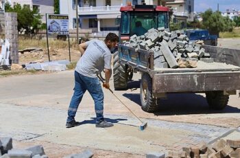 Didim’de Yol Bakım ve Onarım Çalışmaları Devam Ediyor