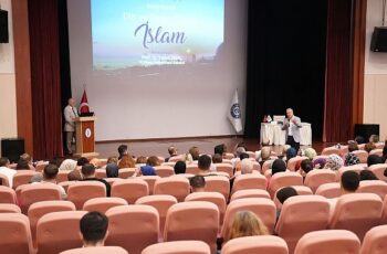 EÜ’de “Din ve Değer Olarak İslam” konferansı düzenlendi