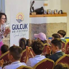 Gölcük Belediyesi, Yalı Evleri’nde düzenlediği etkinlik ile çocuklara çevre koruma ve geri dönüşüm bilinci aşıladı