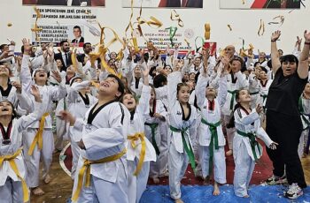 Gölcük Belediyespor bünyesindeki Taekwondo branşında 420 sporcu, kuşak atlama sevinci yaşadı