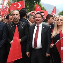 Haluk Levent, Osmangazili gençlerin coşkusuna ortak oldu