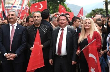 Haluk Levent, Osmangazili gençlerin coşkusuna ortak oldu