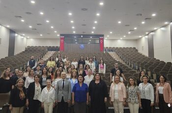 Hemşirelik Fakültesinde “Bilimsel Yayın Sürecinde Kolaylaştırıcılar” konuşuldu