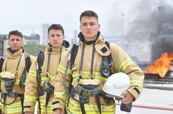 İzmir’in genç itfaiyecileri sıkı eğitimlerle göreve hazırlanıyor