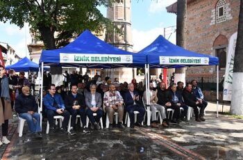 İznikli Gönül Adamı Eşrefoğlu Abdullah Rumi İznik'te ki kabri başında anıldı.