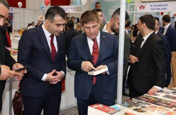 Karaman Belediyesi tarafından bu yıl 4.’sü düzenlenen Kitap Günleri, kapılarını kitapseverlere açtı