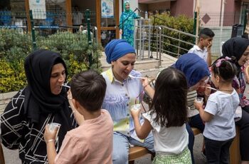 Konaklı ‘Minik Kalpler’den Anneler Günü sürprizi