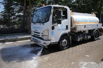 Konak’ta temizlik seferberliği: Mahallelerde eş zamanlı temizlik ve yıkama çalışması başladı