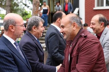 Konya Büyükşehir Belediye Başkanı Uğur İbrahim Altay ve Selçuklu Belediye Başkanı Ahmet Pekyatırmacı, Cuma Buluşmaları çerçevesinde Anadolu Teknik Sanayi Camii’nde sanayi esnafıyla bir araya geldi