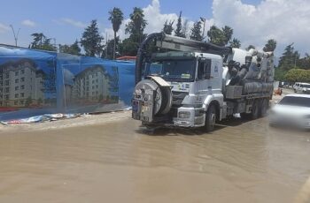 Konya Büyükşehir Ekipleri Hatay’da Sel ve Su Baskınlarına Müdahale Ediyor