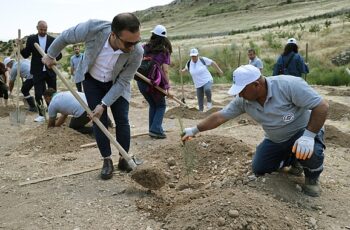 Peyzaj mimarlarından Karşıyaka’ya hatıra ormanı