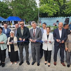 Rengarenk stantlarla dolu Gölcük Belediyesi 14. Bahar Şenliği, Kavaklı Sahili Amfi’de başladı