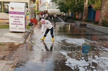 Sanat Sokağı’nda temizlik çalışması