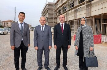 Selçuklu Belediye Başkanı Ahmet Pekyatırmacı ve Konya İl Sağlık Müdürü Mehmet Koç, Konya’ya sağlık alanında değer katacak Toplum Ruh Sağlığı Merkezi ve Sağlıklı Hayat Merkezi’nde incelemelerde bulundu