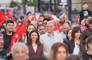 Ulu Önder Gazi Mustafa Kemal Atatürk’ün doğum günüm dediği 19 Mayıs, Mudanya’da coşkuyla kutladık. Gençlerin sahne aldığı kutlamalarda, duygu ve sevinç bir arada yaşandı