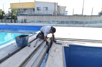 Bornova’da açık havuz yaza hazır