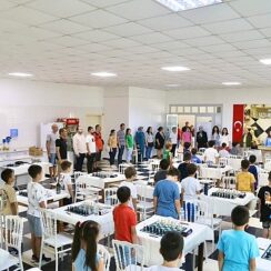 Burhaniye Belediyesi tarafından düzenlenen “Yaza Merhaba Satranç Turnuvası” büyük bir coşkuyla başladı