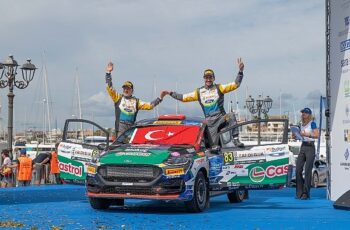 Castrol Ford Team Türkiye’nin Dünya Ralli Şampiyonası İtalya Ayağındaki Büyük Başarısı: Ali Türkkan, Türk Bayrağını Podyumda Dalgalandırdı