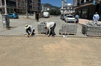 Edremit Belediyesi, Kadıköy Mahallesi’nde yolları düzenliyor