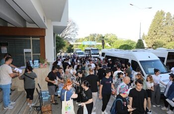 Efes Selçuk Belediyesi YKS’ye (Yükseköğretim Kurumları Sınavı) girecek olan Efes Selçuk’lu öğrencileri bu yıl da yalnız bırakmadı