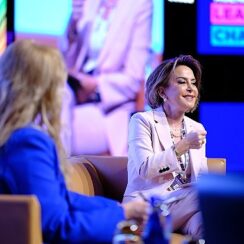 Emine Sabancı Kamışlı’ya Üstün Başarı Ödülü