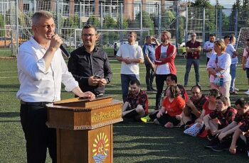 Gölcük Belediyesi´nin katkıları ile bu yıl 5.’si düzenlenen Köyler Arası Futbol Turnuvası’nda çekişmeli maçlar; Siretiye ve Sarısu arasında oynan maç ile başladı