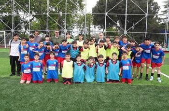 İBB, geçtiğimiz yıllarda profesyonel bir futbol kulübü tarafından kiralanan Balat Spor Tesisini yenileyerek amatör spor kulüplerinin kullanımına açtı