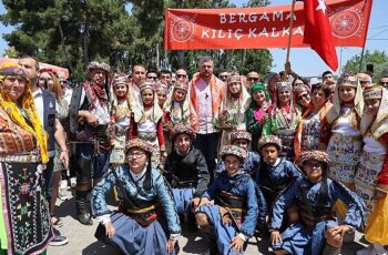 İzmirliler Belenbaşı Kiraz Festivali’nde buluştu