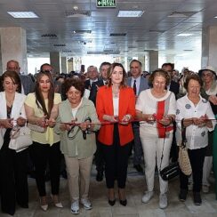 Karaman Belediyesi öncülüğünde Hayat Boyu Öğrenme Haftası etkinlikleri kapsamında düzenlenen yılsonu sergisi Lütfi Elvan Fuar ve Kongre Merkezi’nde açıldı