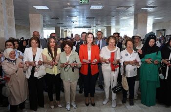 Karaman Belediyesi öncülüğünde Hayat Boyu Öğrenme Haftası etkinlikleri kapsamında düzenlenen yılsonu sergisi Lütfi Elvan Fuar ve Kongre Merkezi’nde açıldı