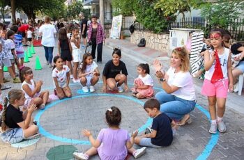 Karşıyaka’da sokaklar şenleniyor